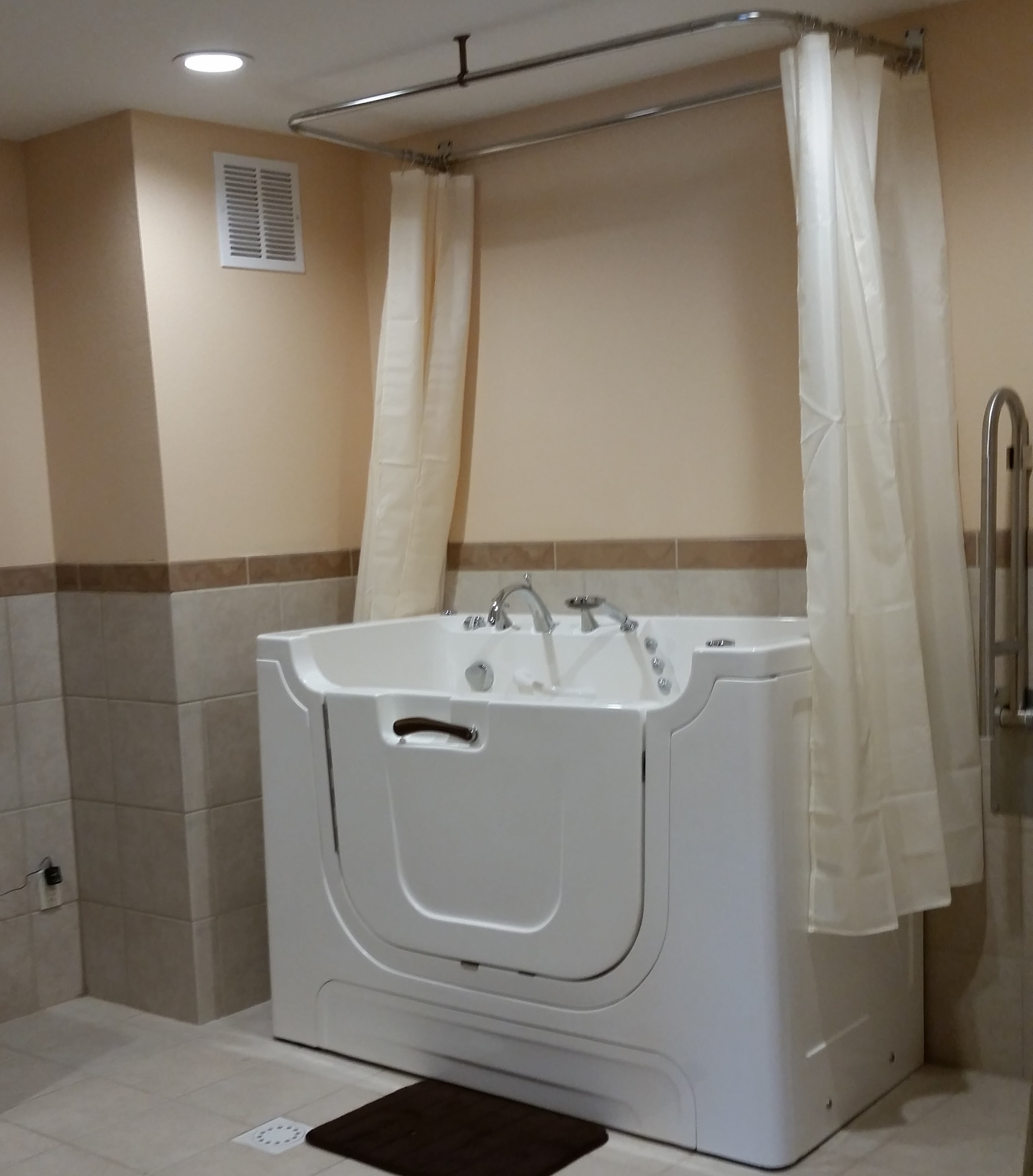 Whirlpool bathtub at Homestead Estates Home Plus